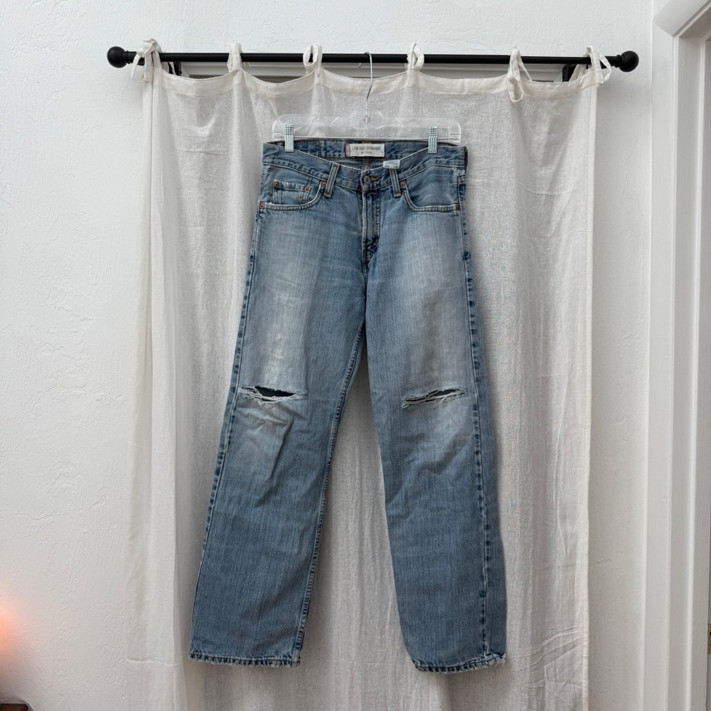 Levi’s straight leg light wash jeans
